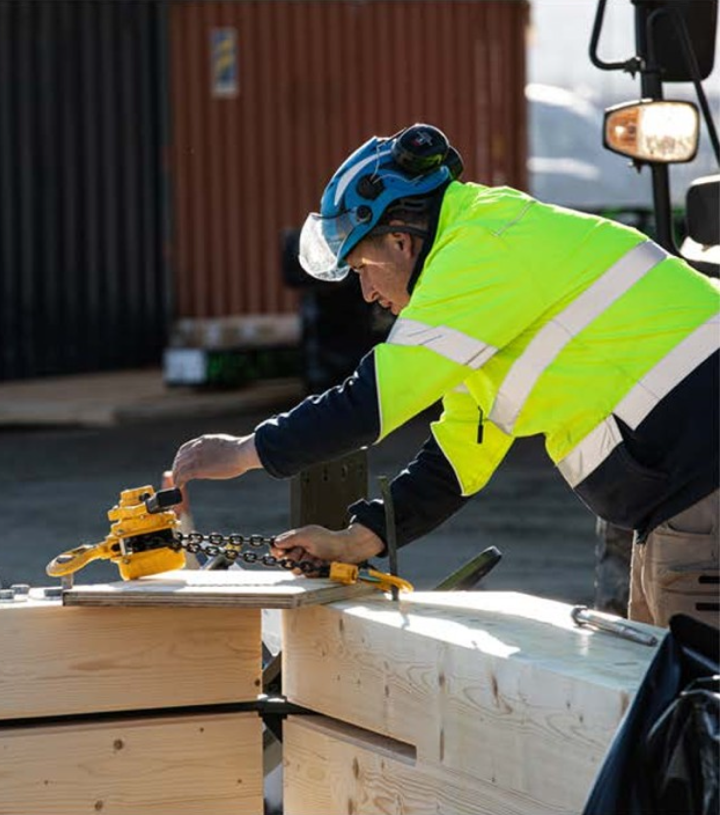 Builder / Carpenter / Construction Commercial Residential Construction Contracting Contractors Brisbane Gold Coast Labour Hire rates
